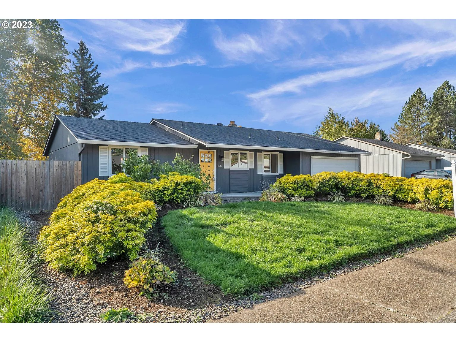 2246 NE Thomas St photo 1