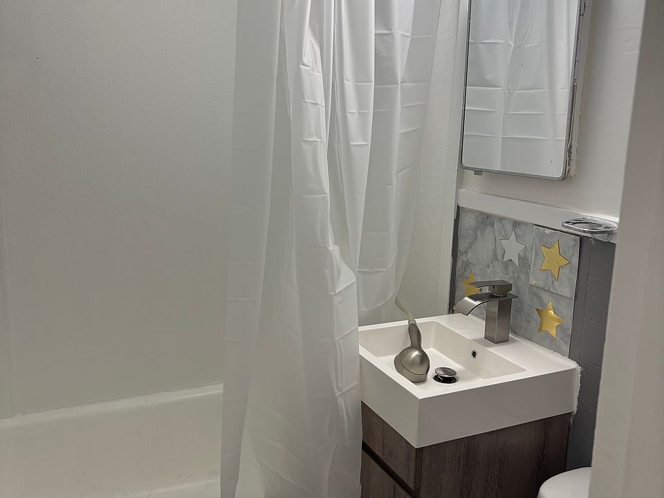 2nd image of 2418 Oxford Dr #1