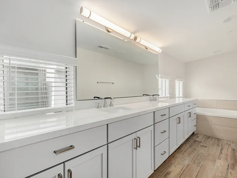 4525 N 40th St #8 — Photo 17