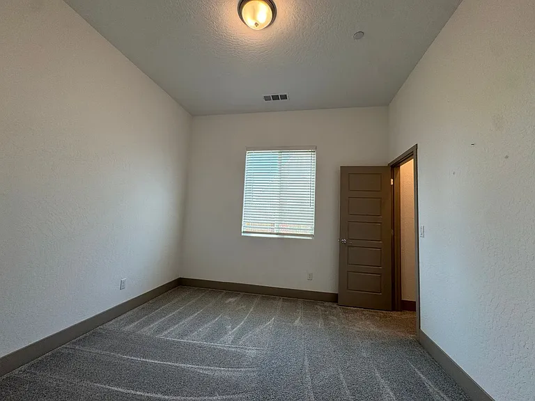 2637 W Andrew Ln — Photo 29