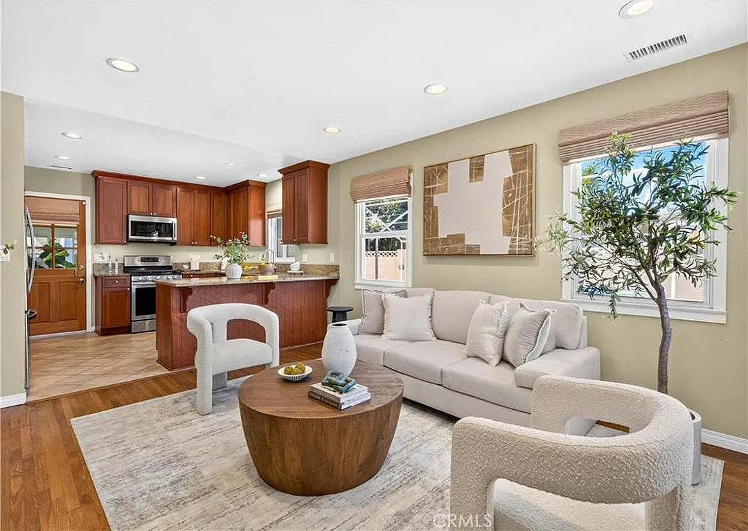 4 bed, 1275 sqft, $1,000 — Photo 2