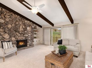 848 S 112th Plz, Omaha, NE 68154