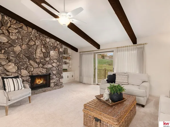 848 S 112th Plz, Omaha, NE 68154