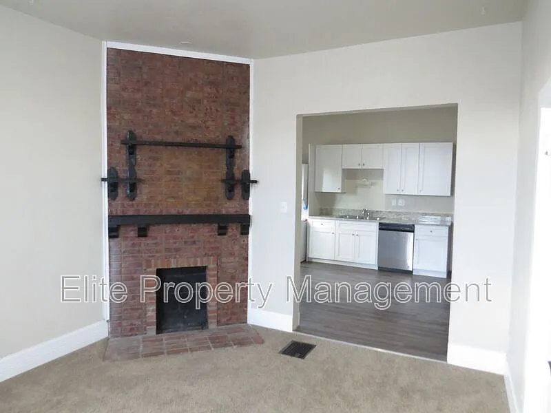 1 bed, 1.0 bath, 690 sqft, $895 — Photo 3