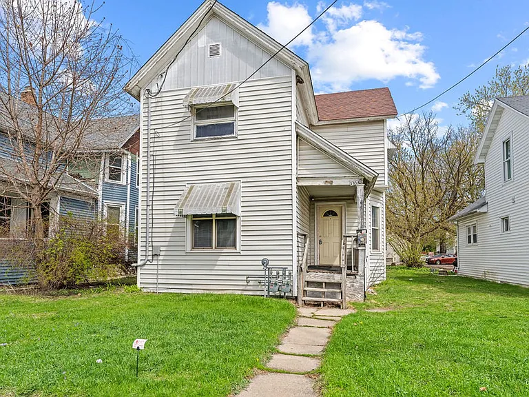 1014 Wright St — Photo 1