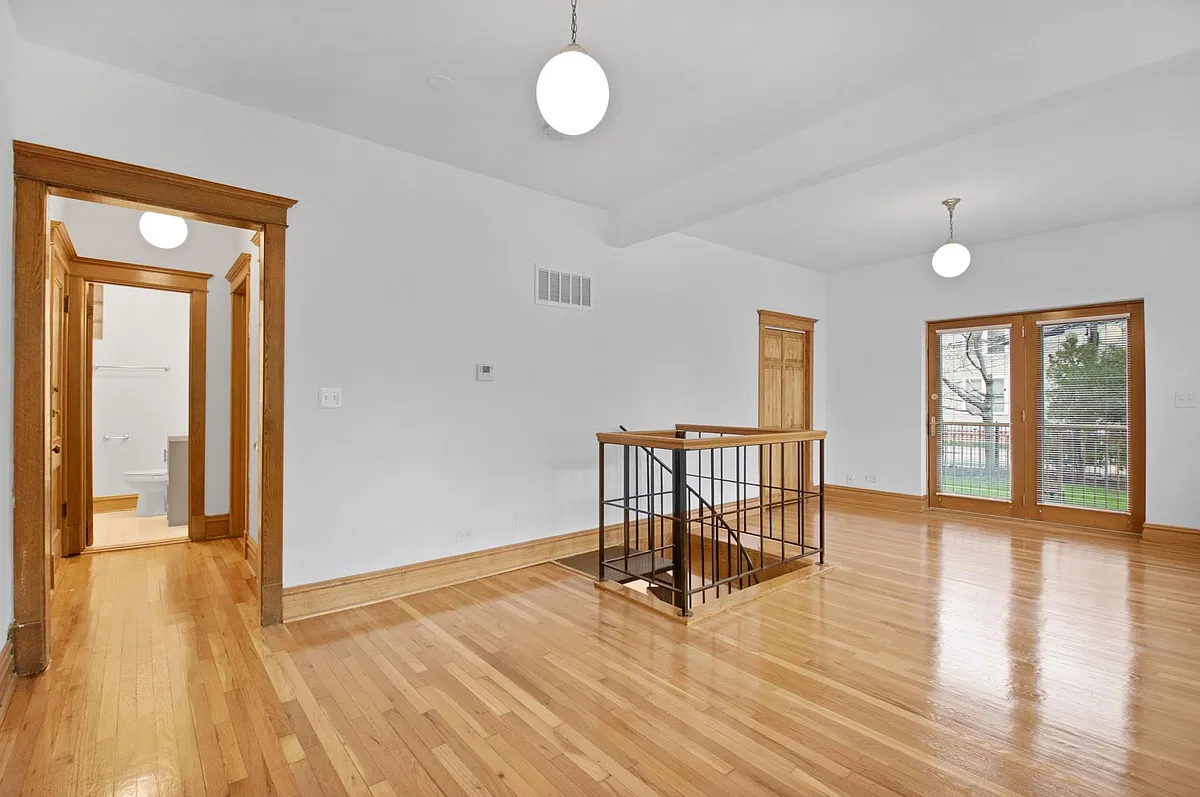 Building Photo - 3602 N Hermitage Ave #1