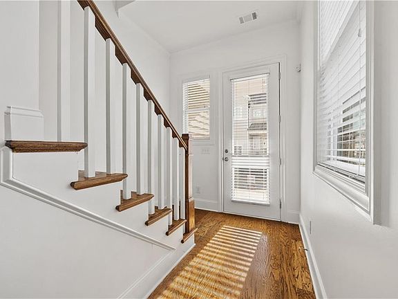 3rd image of 52 Lathhouse Ln