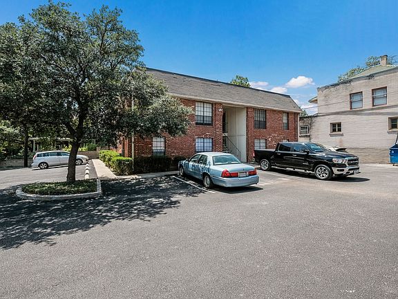 5th image of 305 W Woodlawn Ave #105