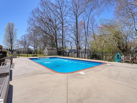 5th image of 353 E Killarney Lk