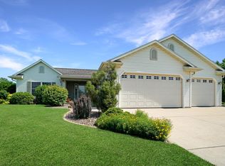 W221 Thompson Cir, Oconomowoc, WI 53066