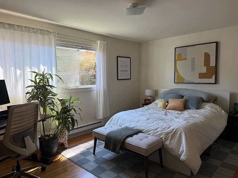 1415 Taylor Ave N — Photo 5