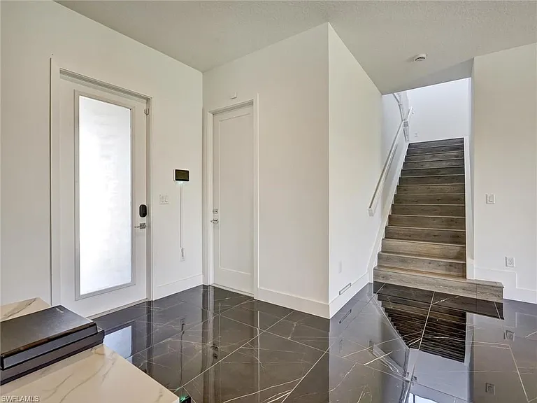 5126 Penella Ave — Photo 8