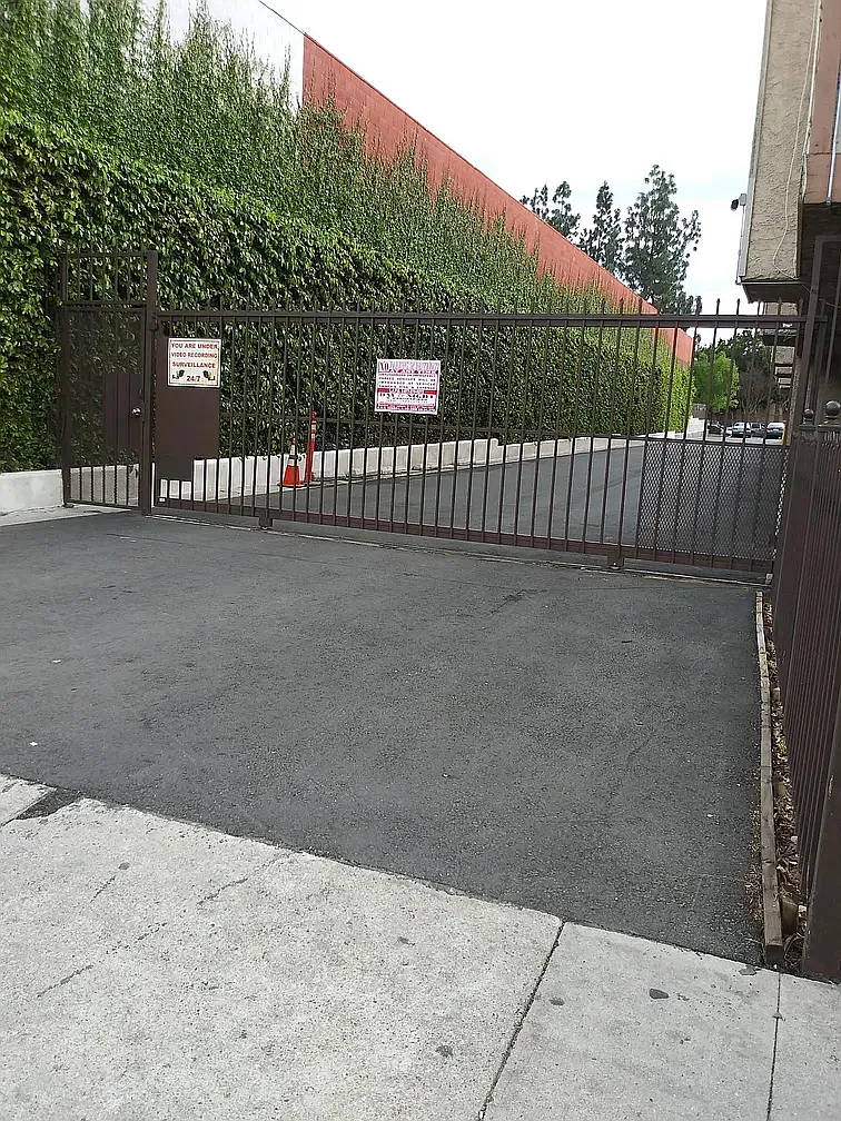 Roscoe Apartments — Photo 2
