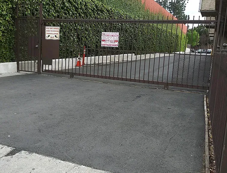 Roscoe Apartments — Photo 2
