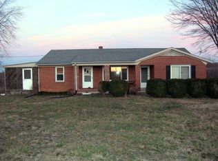 6012 Blue Ridge Dr, Hurt, VA 24563