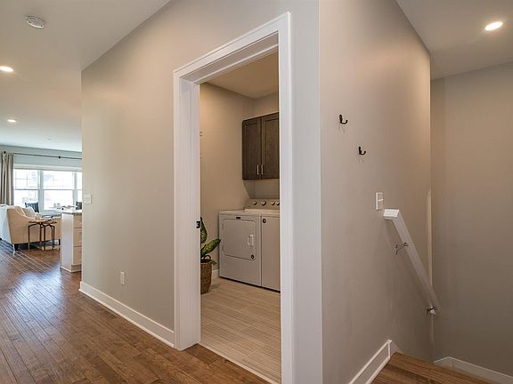 4th image of 501 Boardwalk Ln