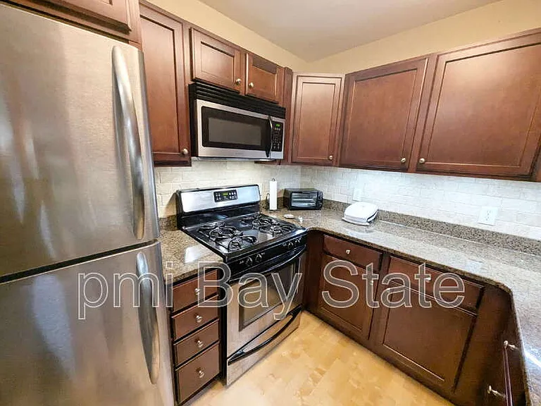 27 Saint James Ave #3 — Photo 9