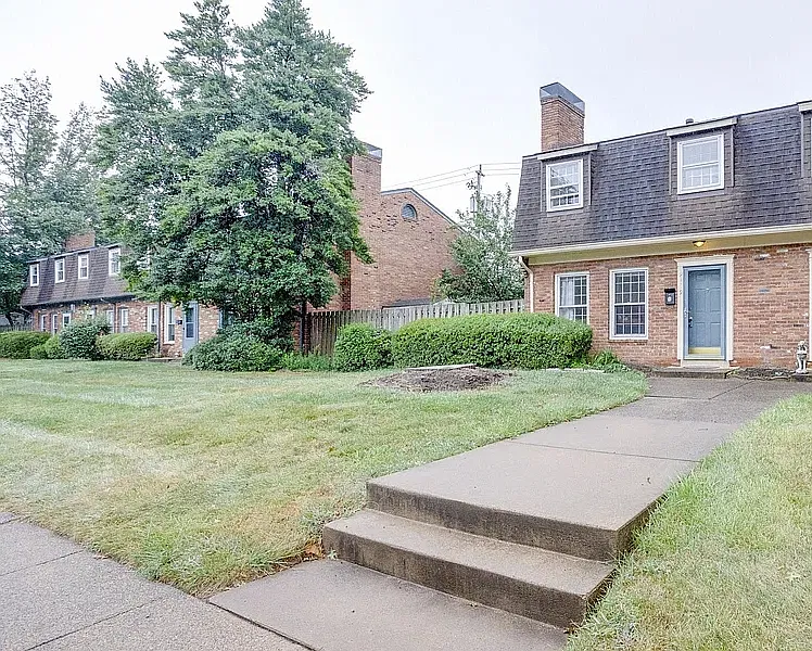 3 bed, 1290 sqft, $2,500 — Photo 2