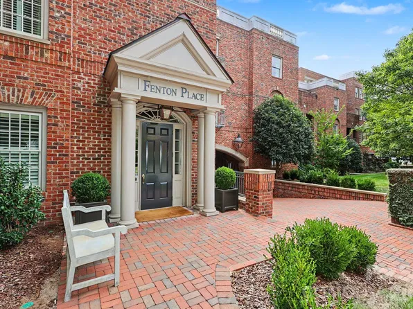 427 Fenton Pl, Charlotte, NC 28207