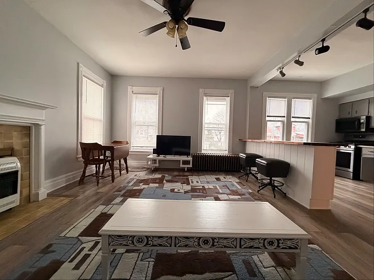 336 W 9th St #2F — Photo 7