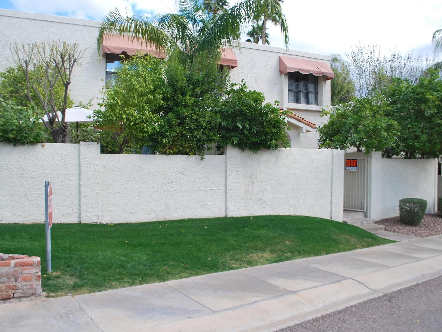 2 bed, 976 sqft, $1,850 — Photo 2