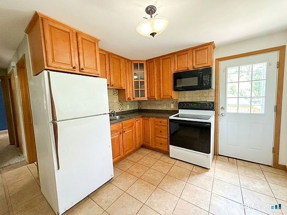 4th image of 12 Arbutus Street