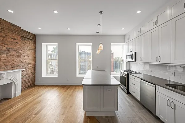 Rented by Compass | media 25