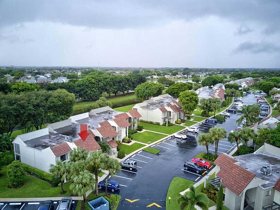 2nd image of 5575 Fairway Park Dr APT 201