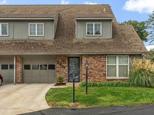 2911 SW Foxcroft 1 Ct, Topeka, KS 66614