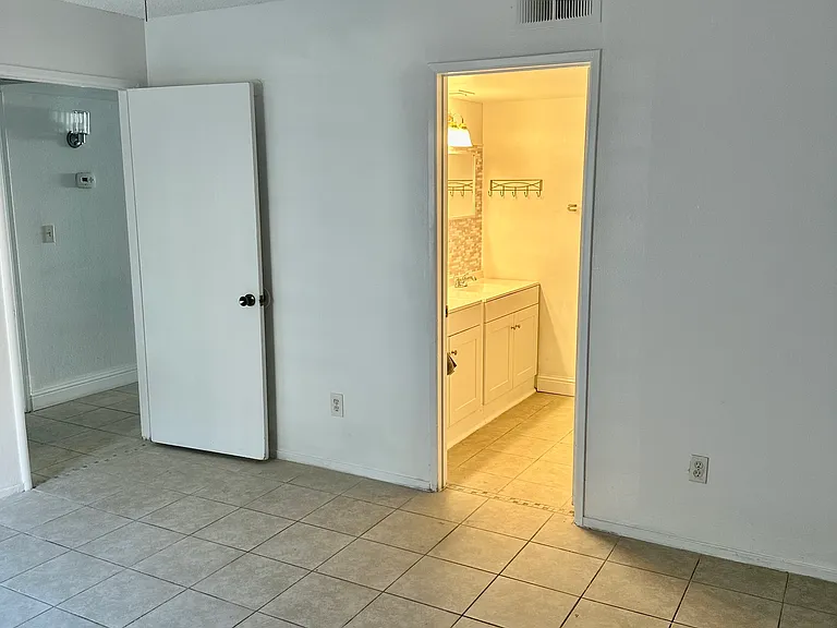 6009 Hill Dale Ct #E — Photo 26
