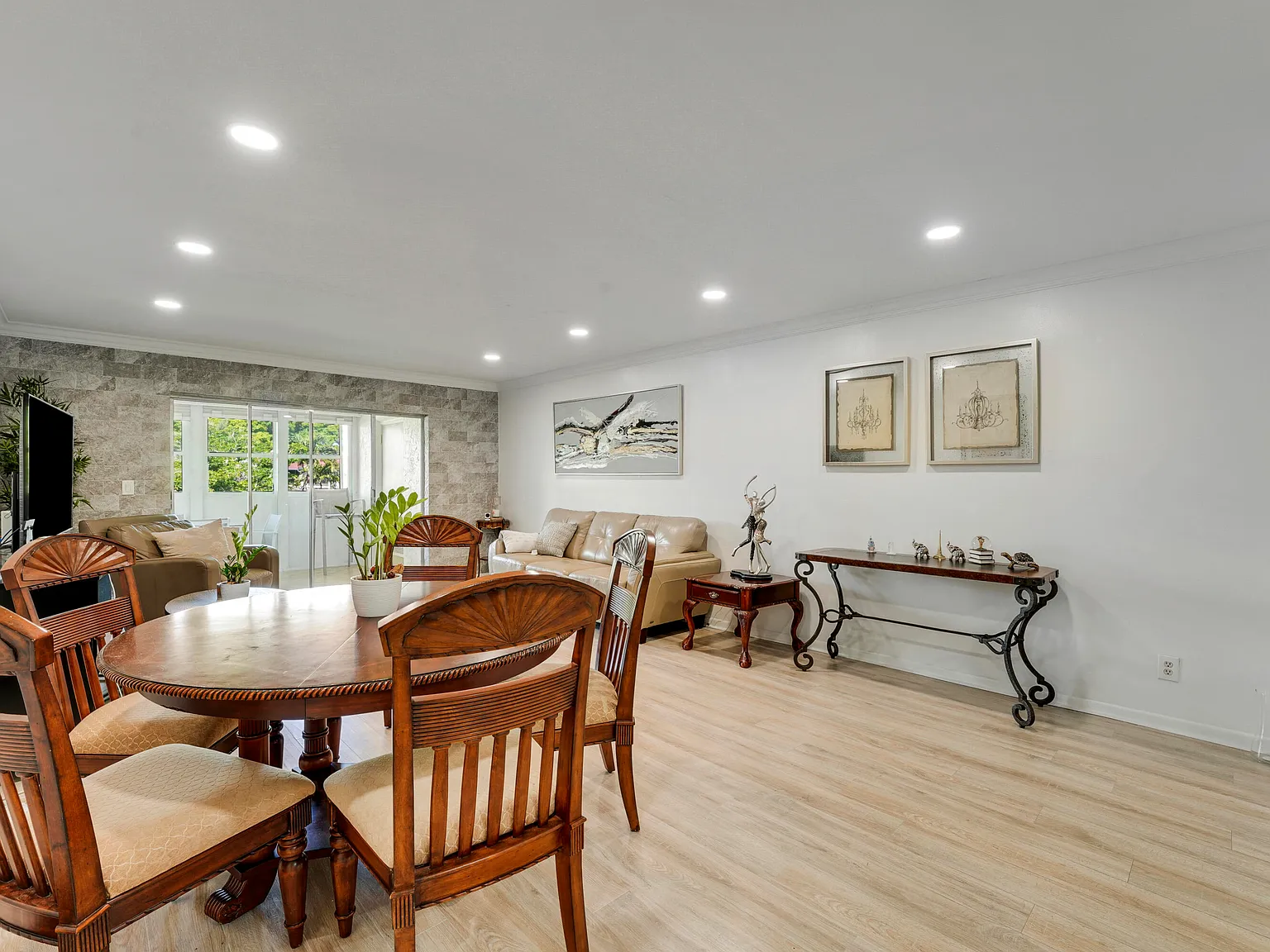 2 bed, 2.0 bath, 1044 sqft, $2,000 — Photo 4