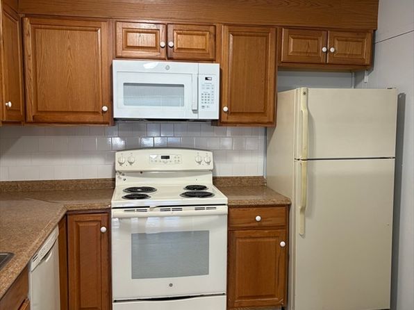 685 Moody St APT 1