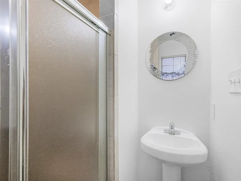 402 Bomar St — Photo 10