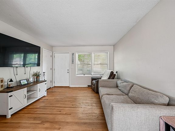 3rd image of 1401 39th St SE