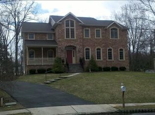 10 Lee Ct, Waldwick, NJ 07463