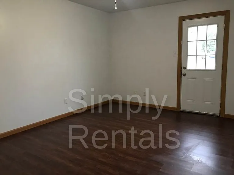 409 Maple St — Photo 10