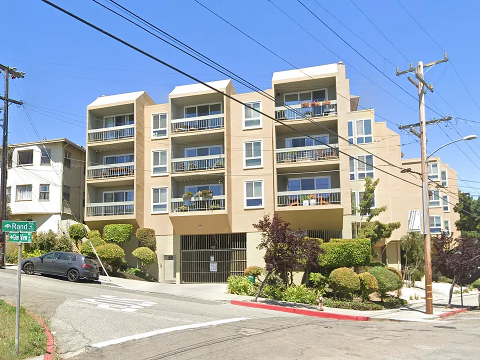 Building Photo 4