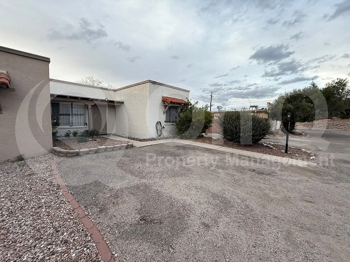 3 bed, 2.0 bath, 987 sqft, $1,549 — Photo 3