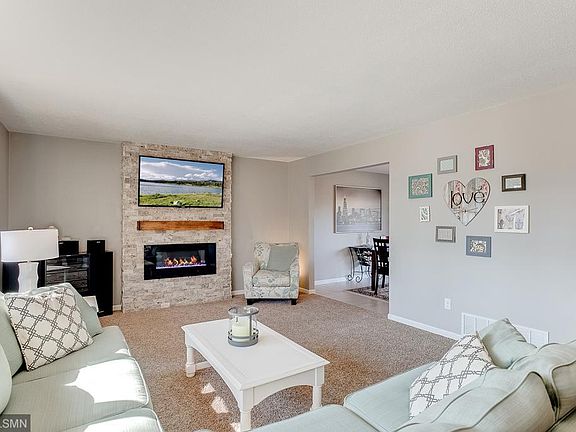 5th image of 3991 Woodridge Cir