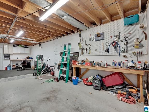 2nd image of 916 Pinemeadow Dr