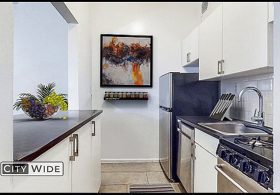 3rd image of 318 E 89th St APT 1A