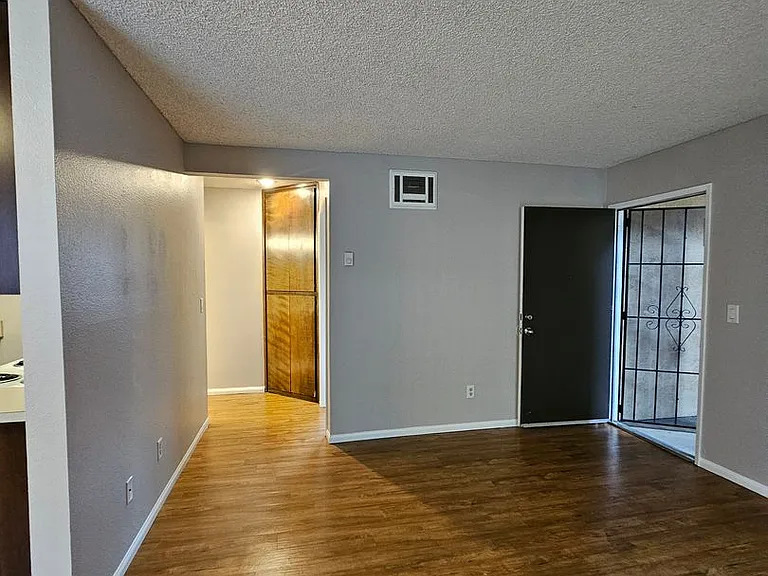Del Mar Apartment Homes — Photo 21