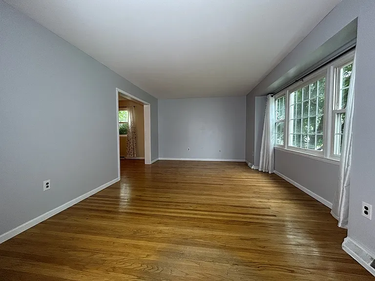 217 Vassar Dr — Photo 8