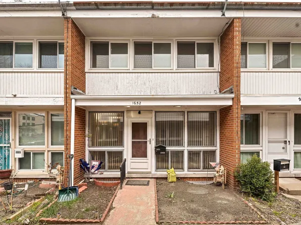 1652 W Jarvis Ave, Chicago, IL 60626