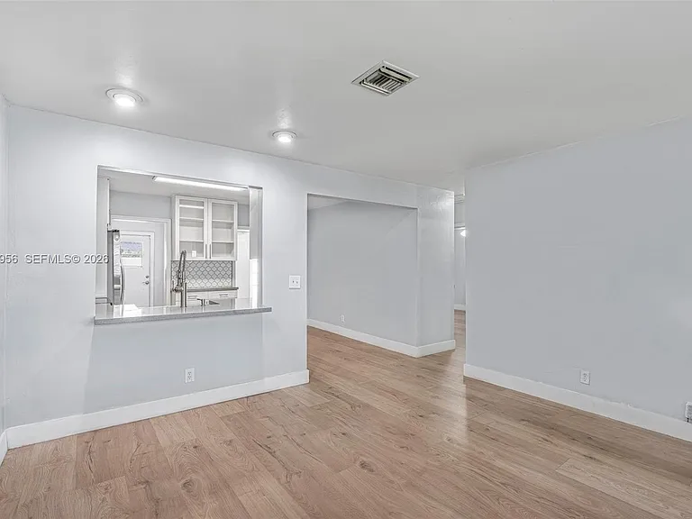 5001 SW 92nd Ter — Photo 7