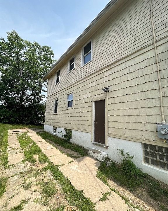 2nd image of 2208 Crane Ave