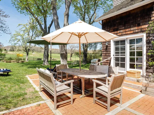 https://photos.zillowstatic.com/fp/99d8e78ca61e4f7194dd211aaa4b0026-p_e.webp