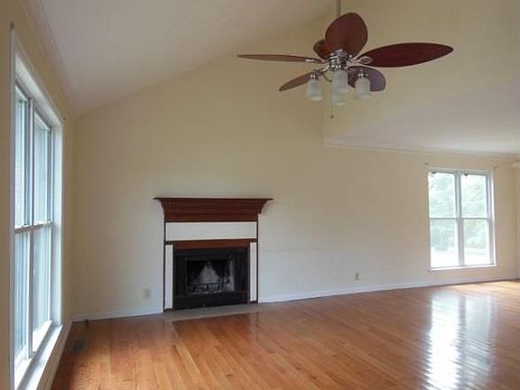 5th image of 105 Rosewood Ct