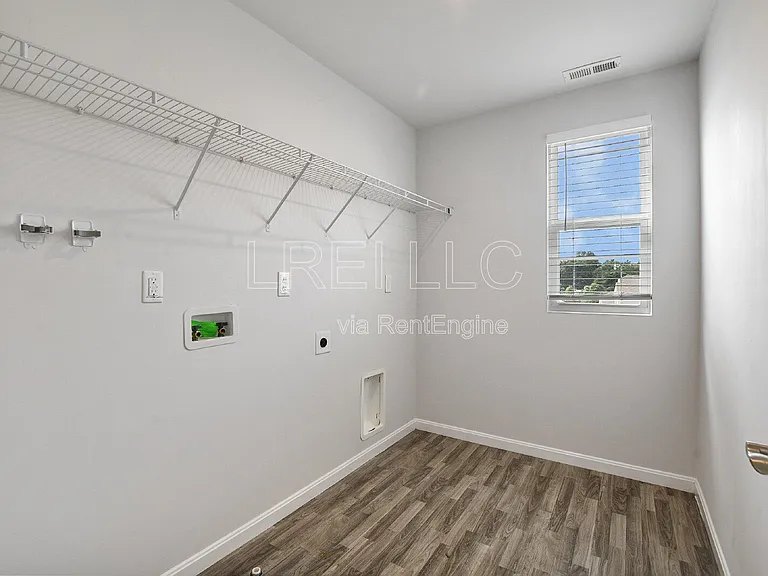 9211 Tamarack Grove Ln — Photo 10