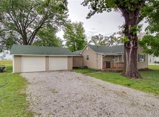 313 E Charles St, Medora, IL 62063